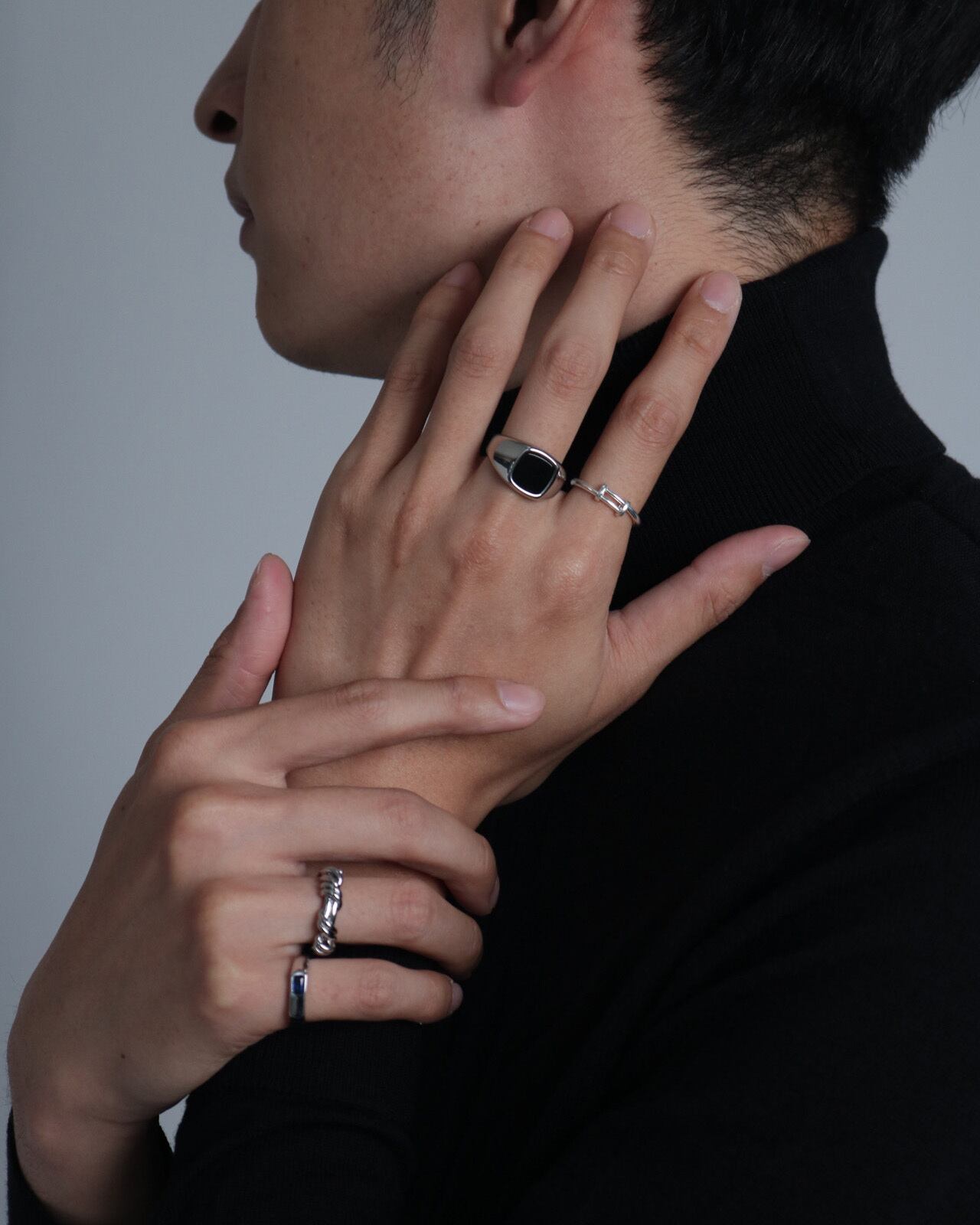 Black rounded ring