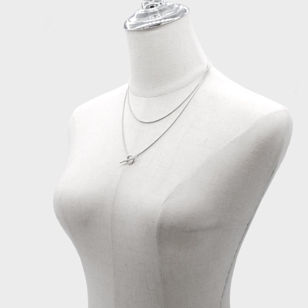 Mantel w chain necklace