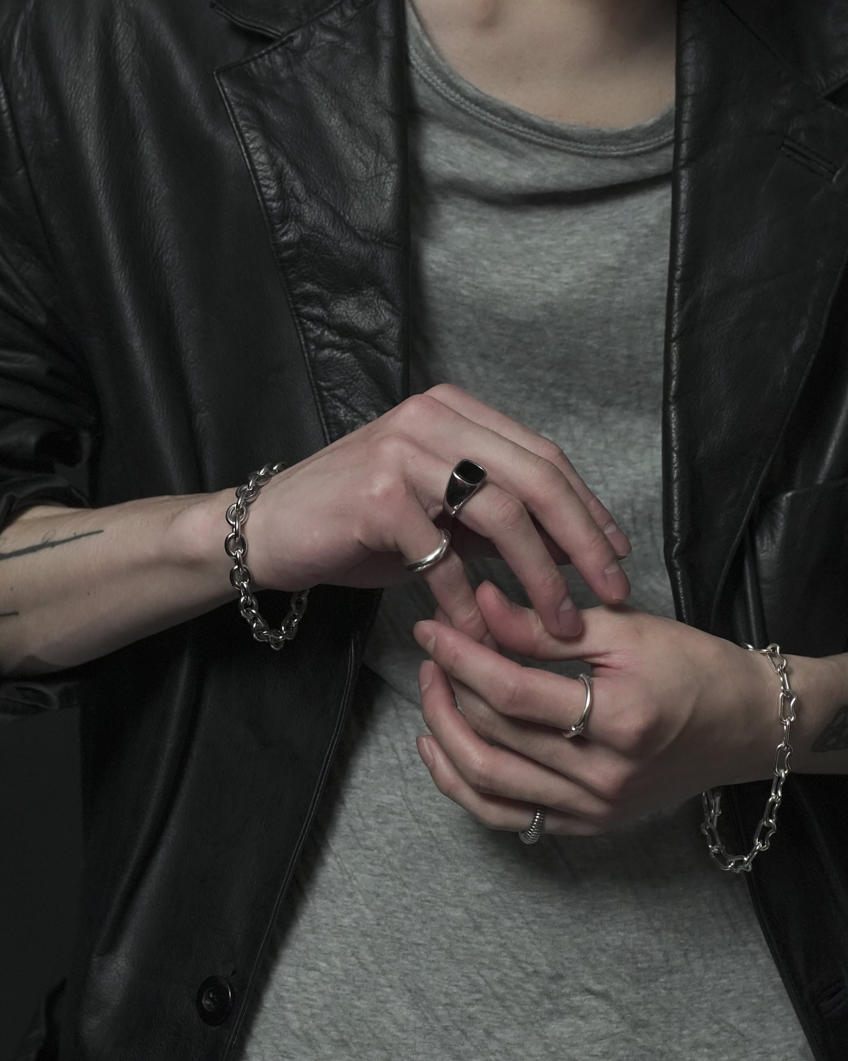 Black rounded ring