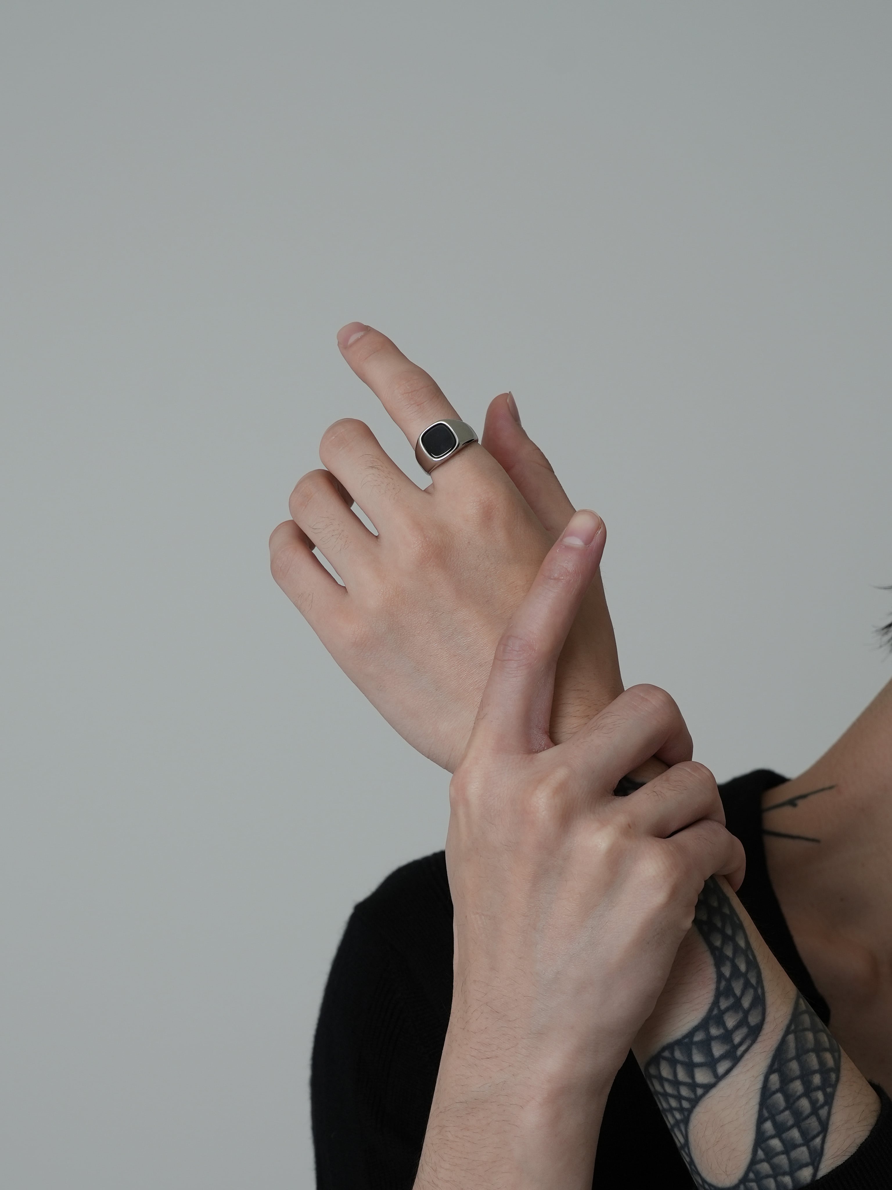 Black rounded ring