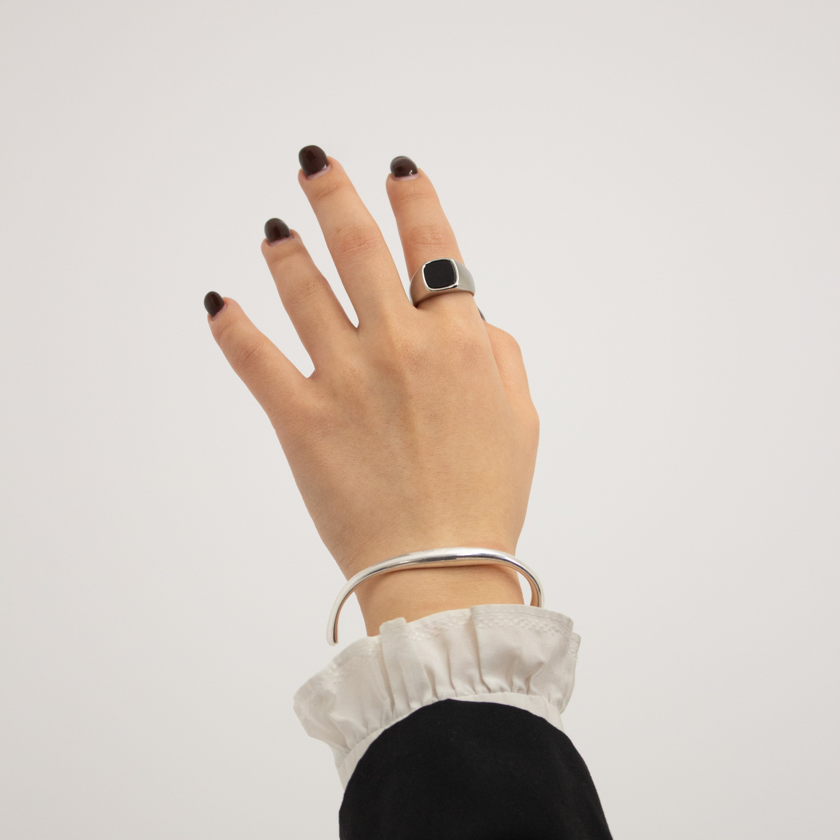 Black rounded ring