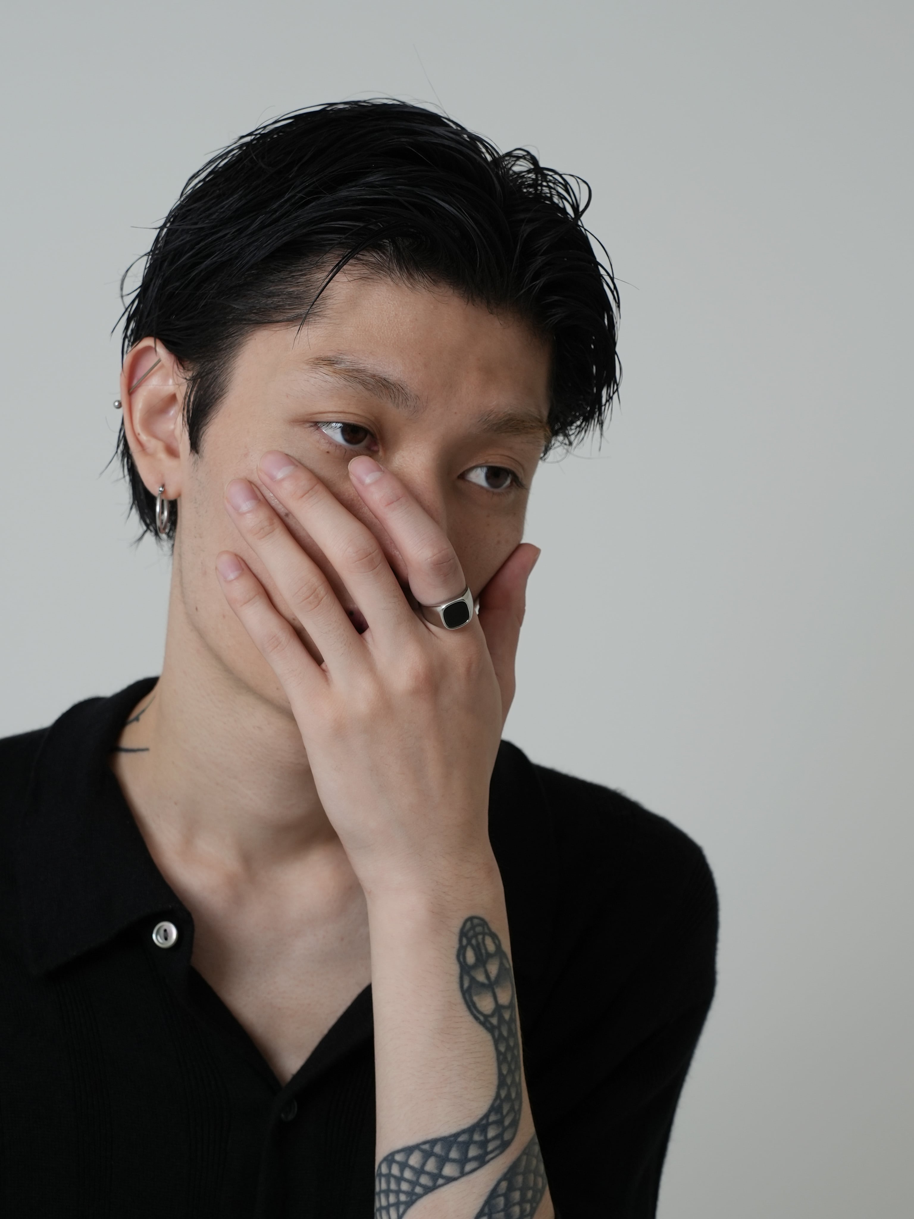 Black rounded ring