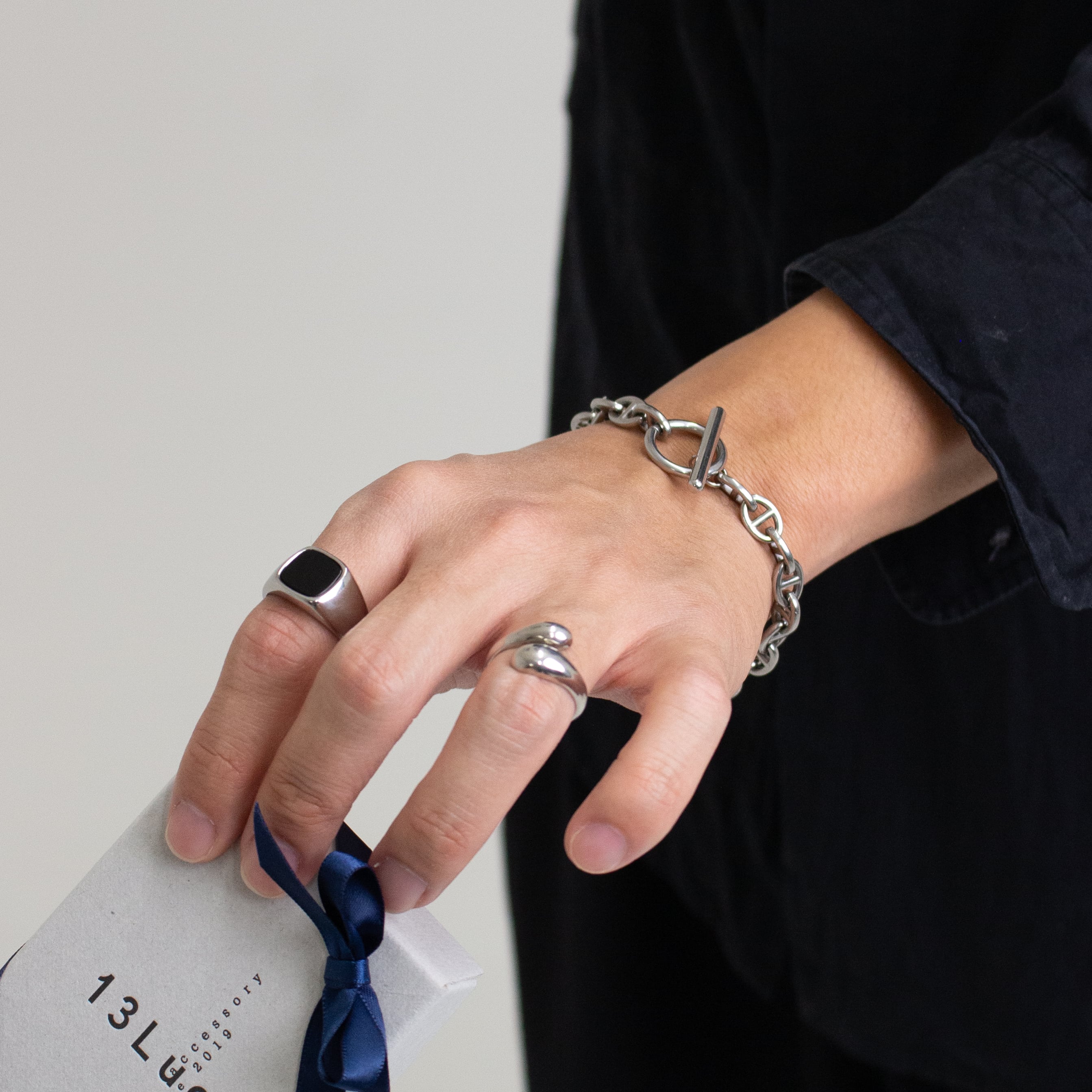 Black rounded ring