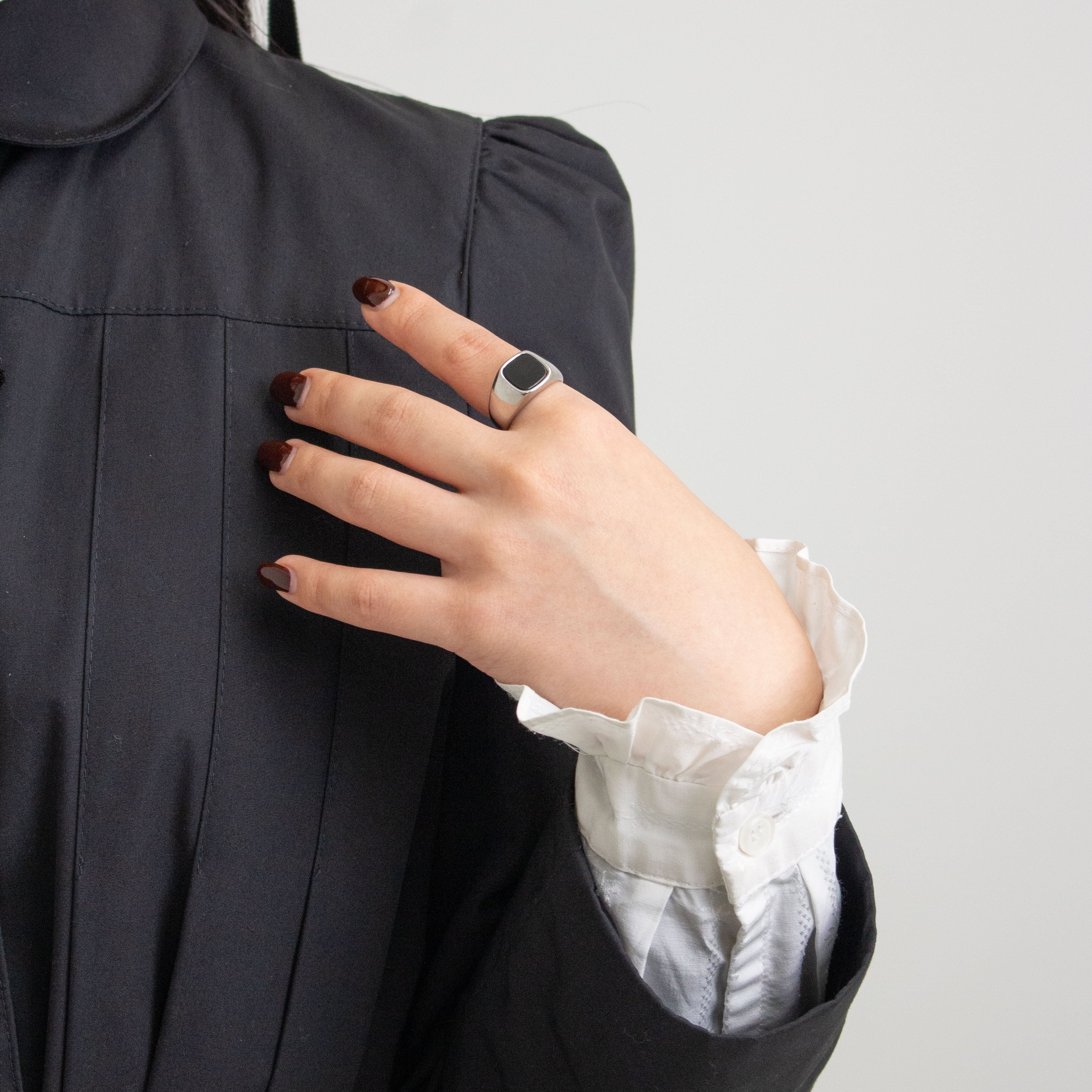 Black rounded ring