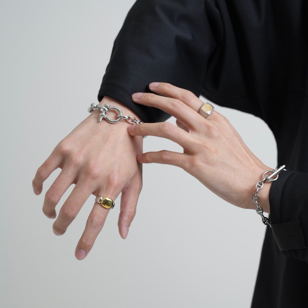 U-bracelet