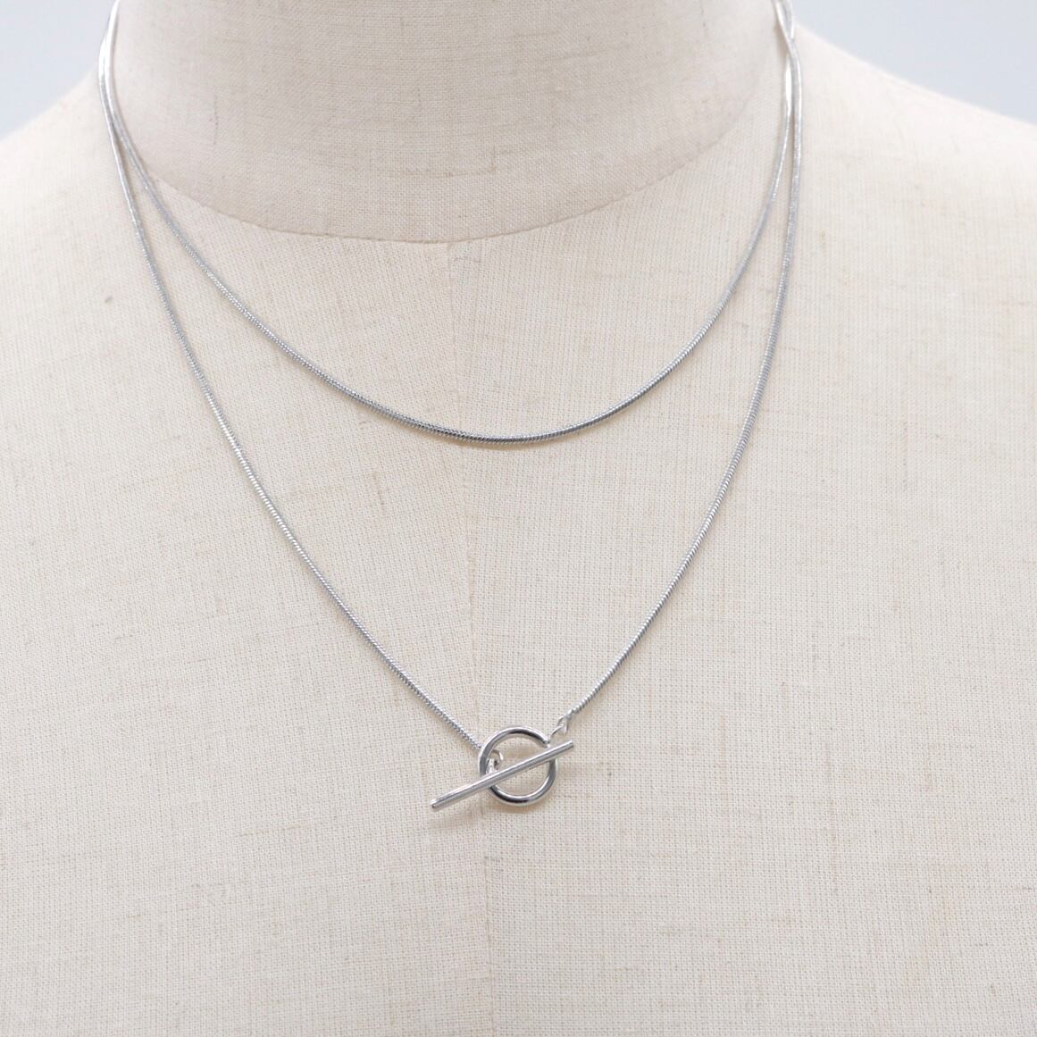 Mantel w chain necklace