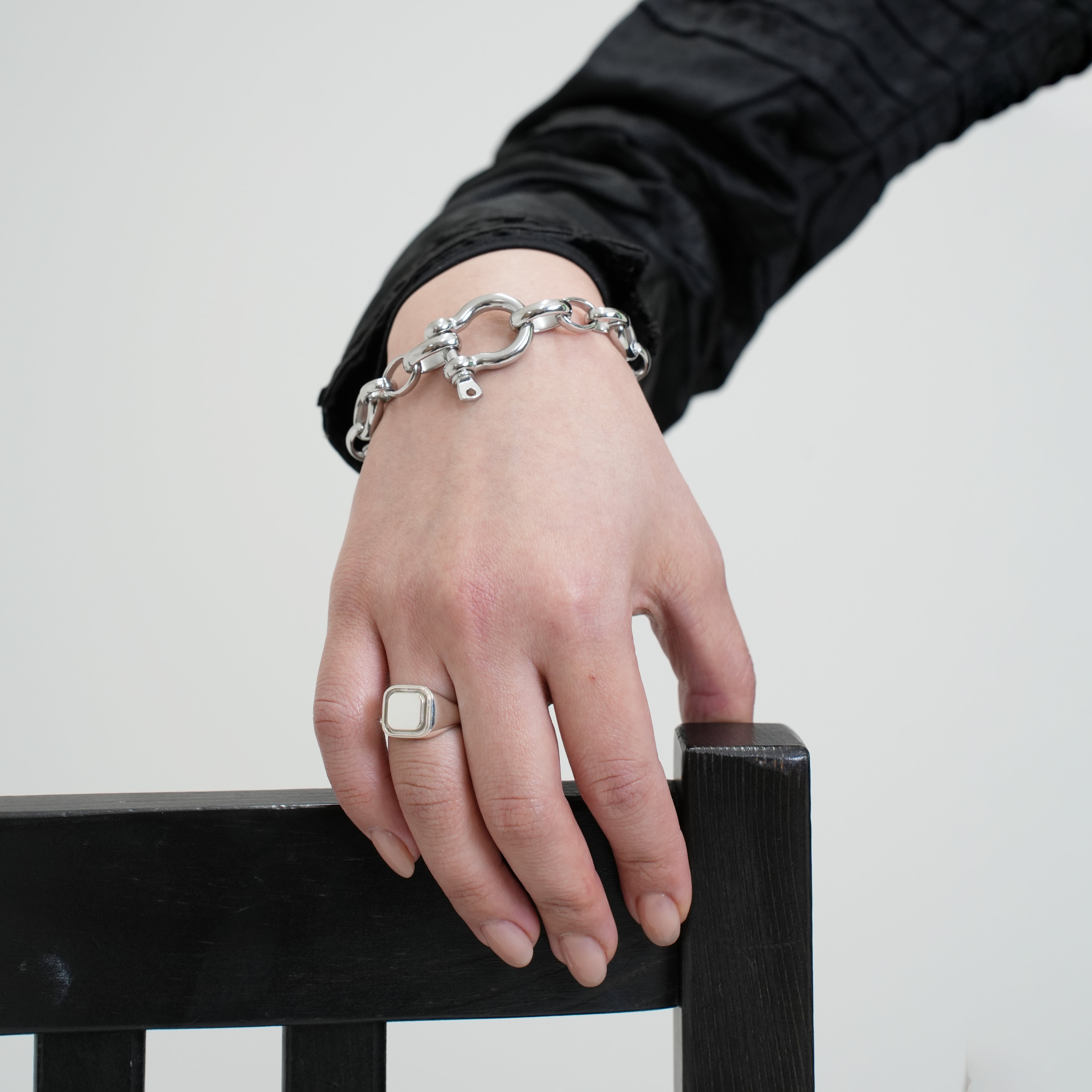 U-bracelet