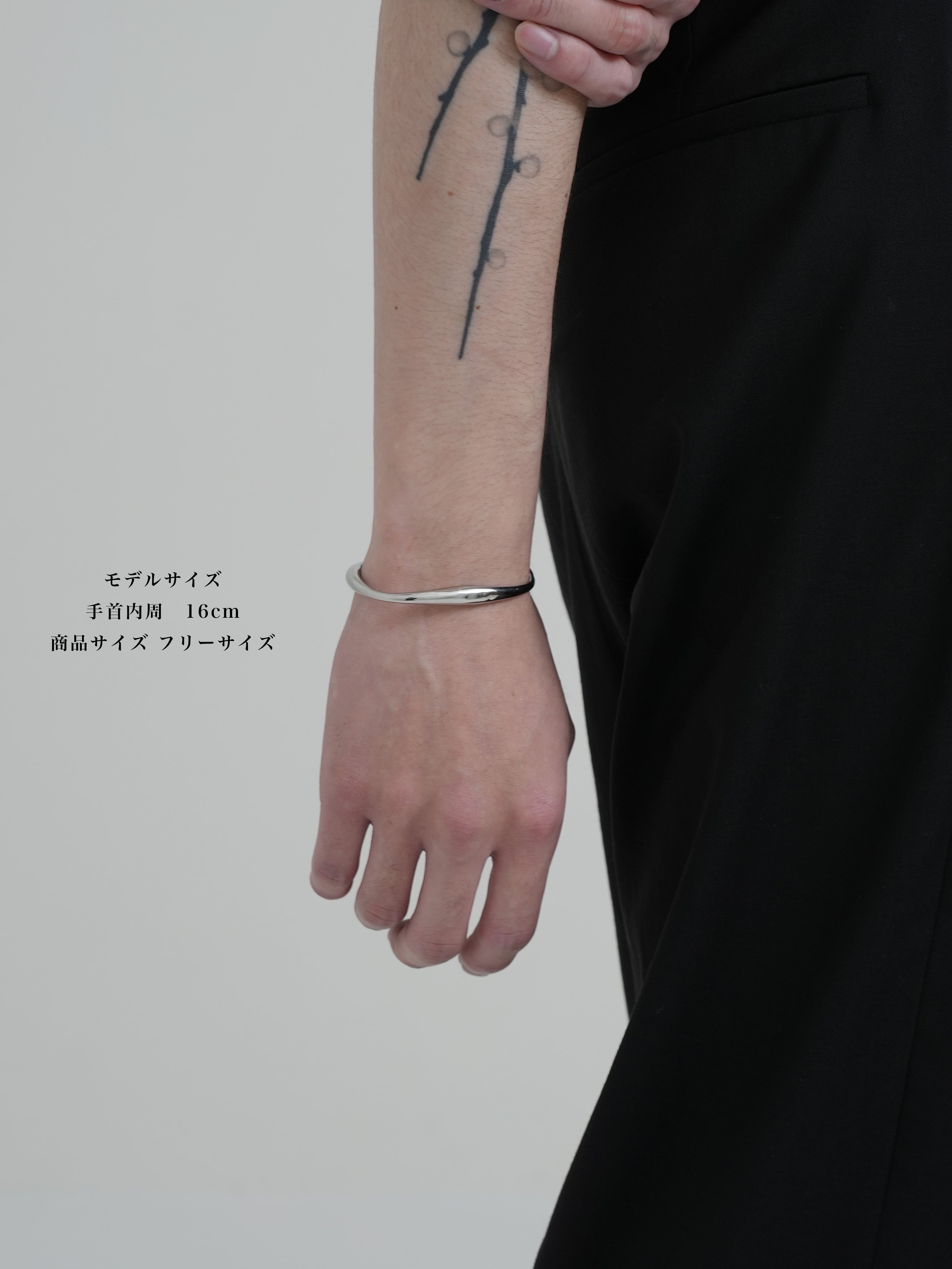 Deformation bangle