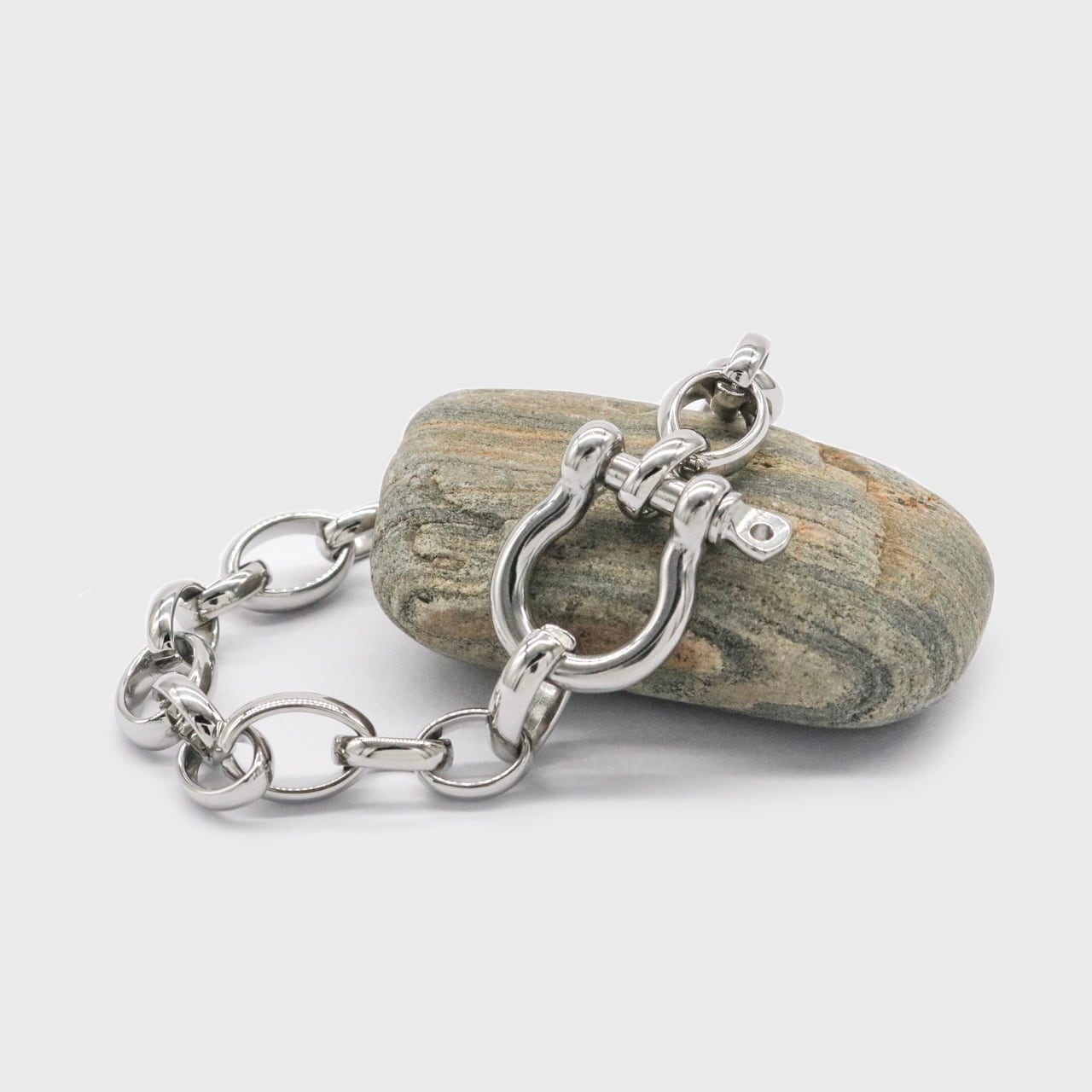 U-bracelet