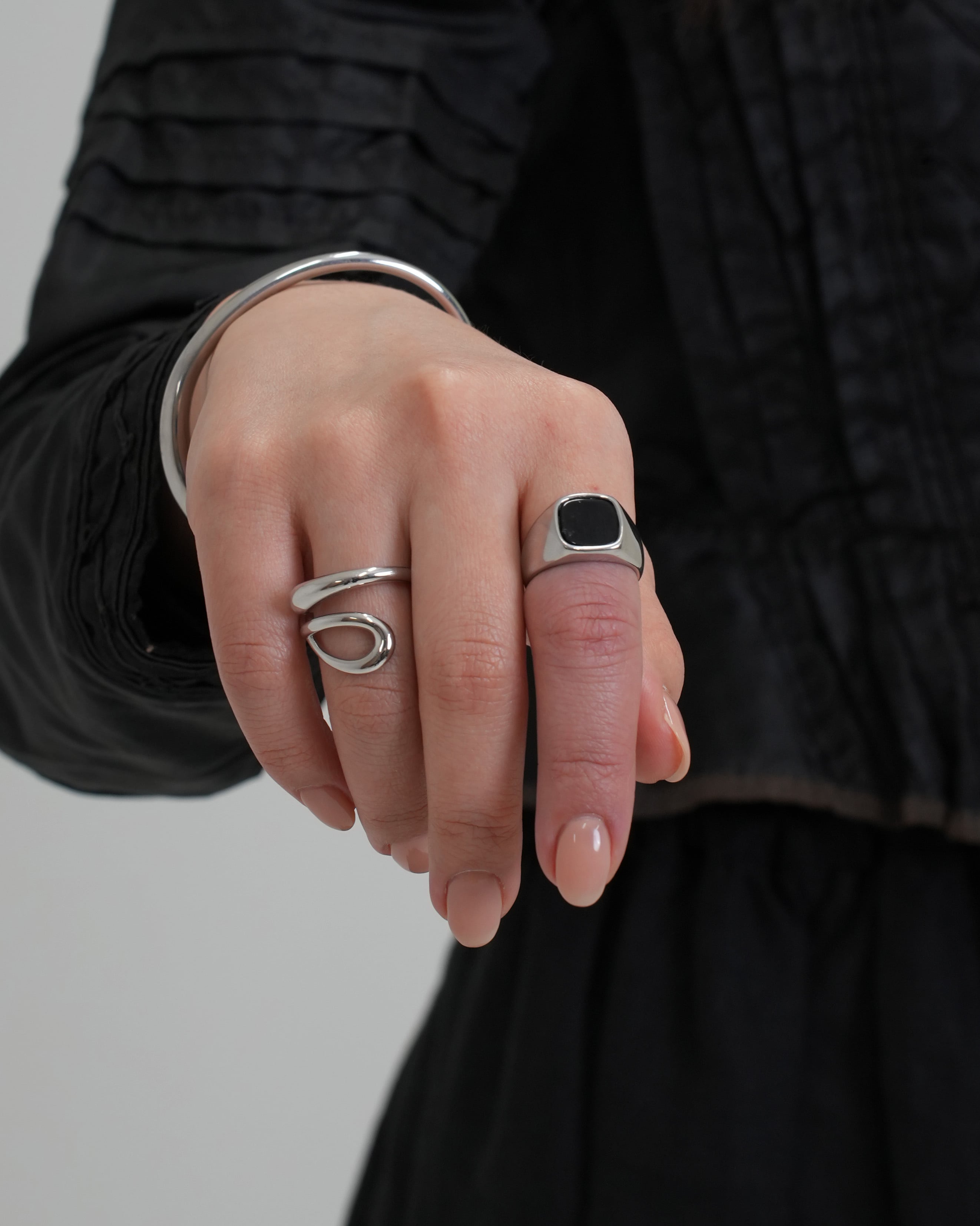 Black rounded ring