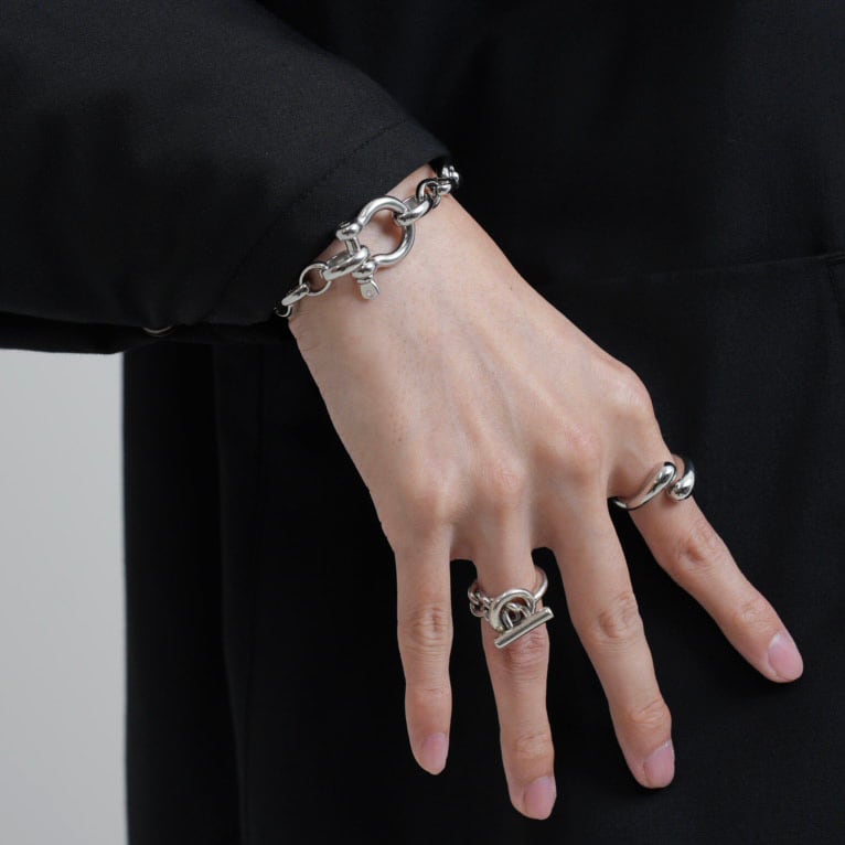 U-bracelet