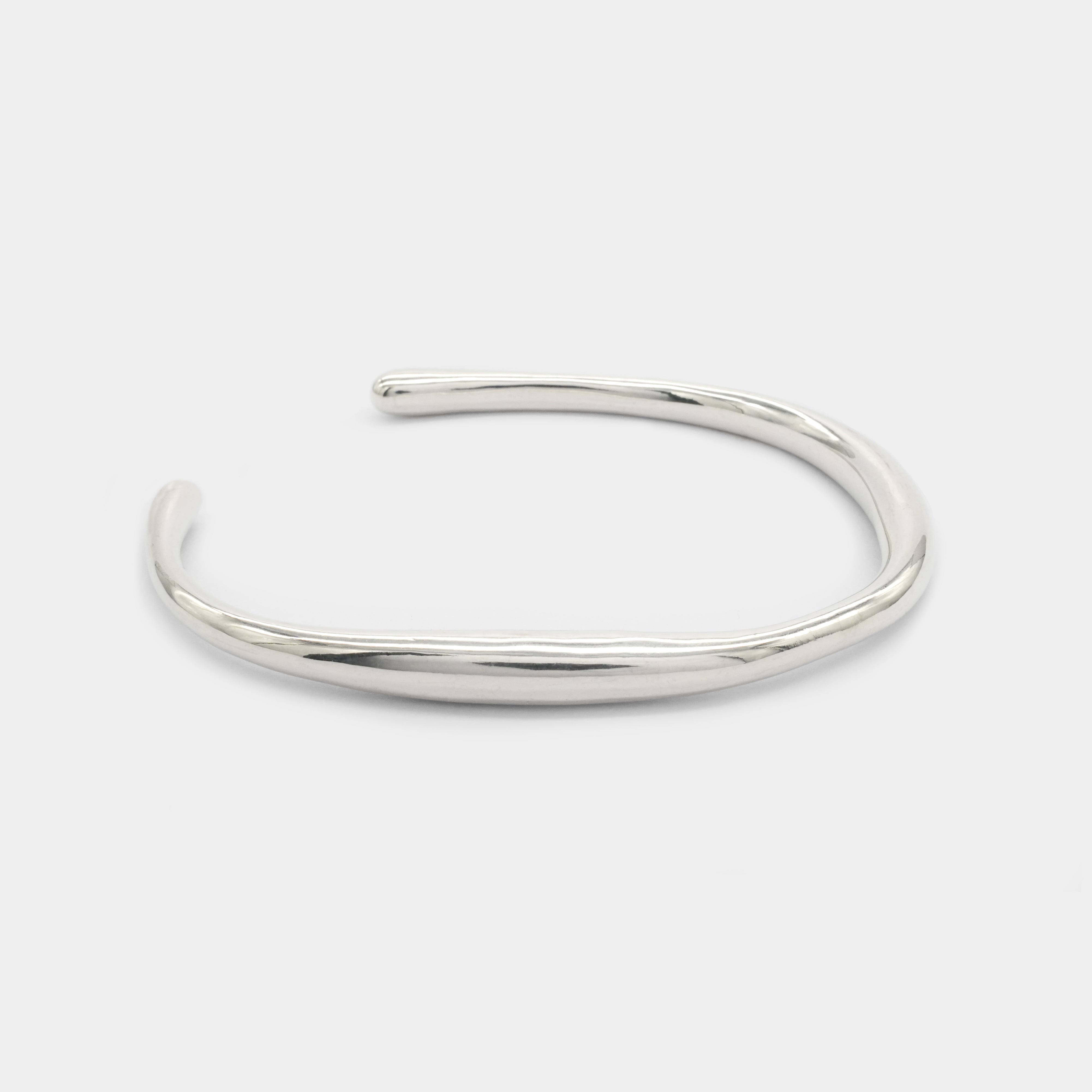 Deformation bangle