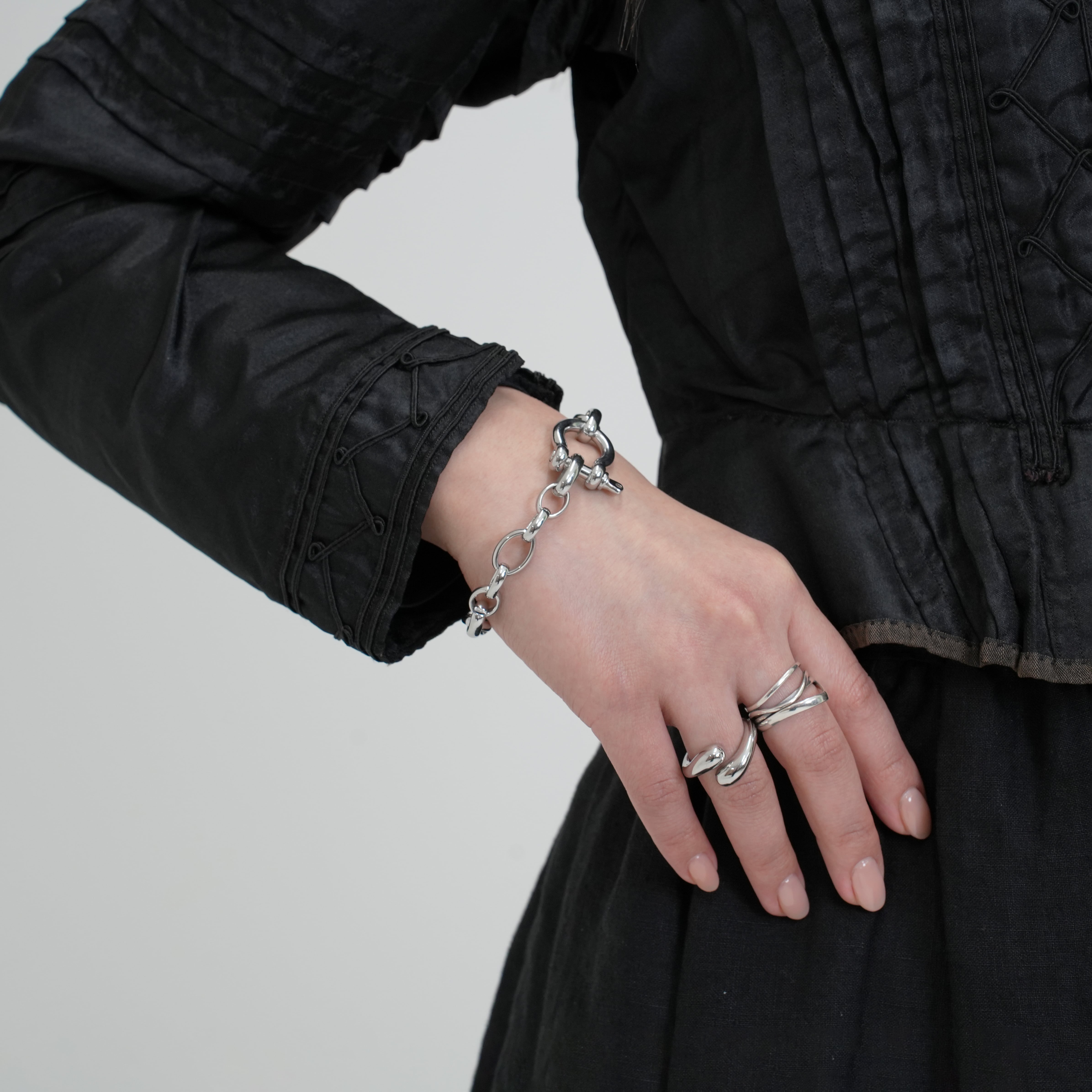 U-bracelet